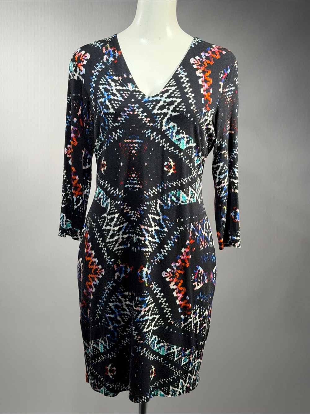 Karen Kane Black V-Neck Geometric Print Dress with Blue and Red Accents (r14)